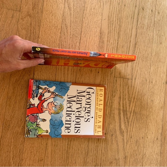 James and the Giant Peach and George’s Marvelous Medicine two Roald Dahl books - Picture 7 of 7